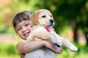 Leia mais sobre o artigo Convívio com pets traz benefícios a crianças