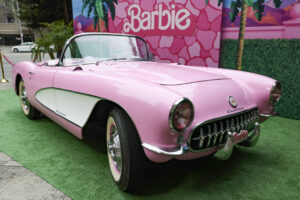 Leia mais sobre o artigo Corvette rosa da Barbie gera frenesi e antecipa o futuro