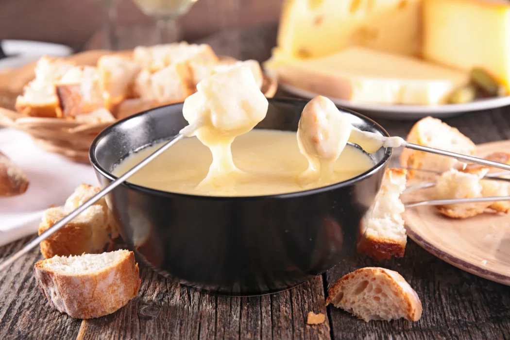 Você está visualizando atualmente Três receitas de fondue de queijo simples para fazer em casa