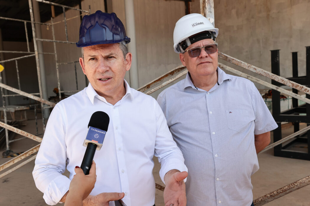 No momento, você está visualizando Mauro Mendes e secretário vistoriam obra do Hospital Central