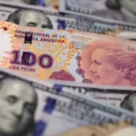 Argentinos recorrem ao dólar diante de incertezas com eleição