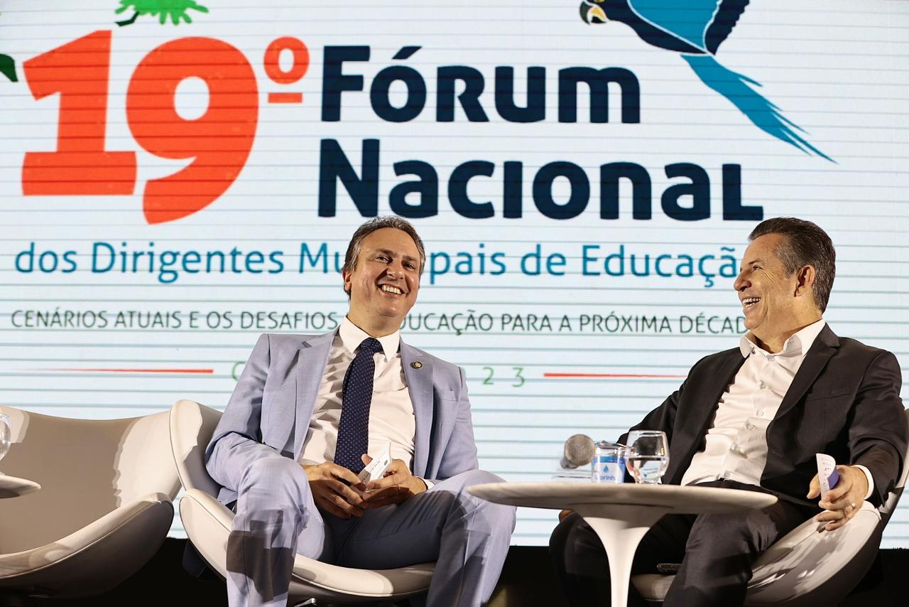 Você está visualizando atualmente Governador e ministro participam de reunião com secretário da Educação