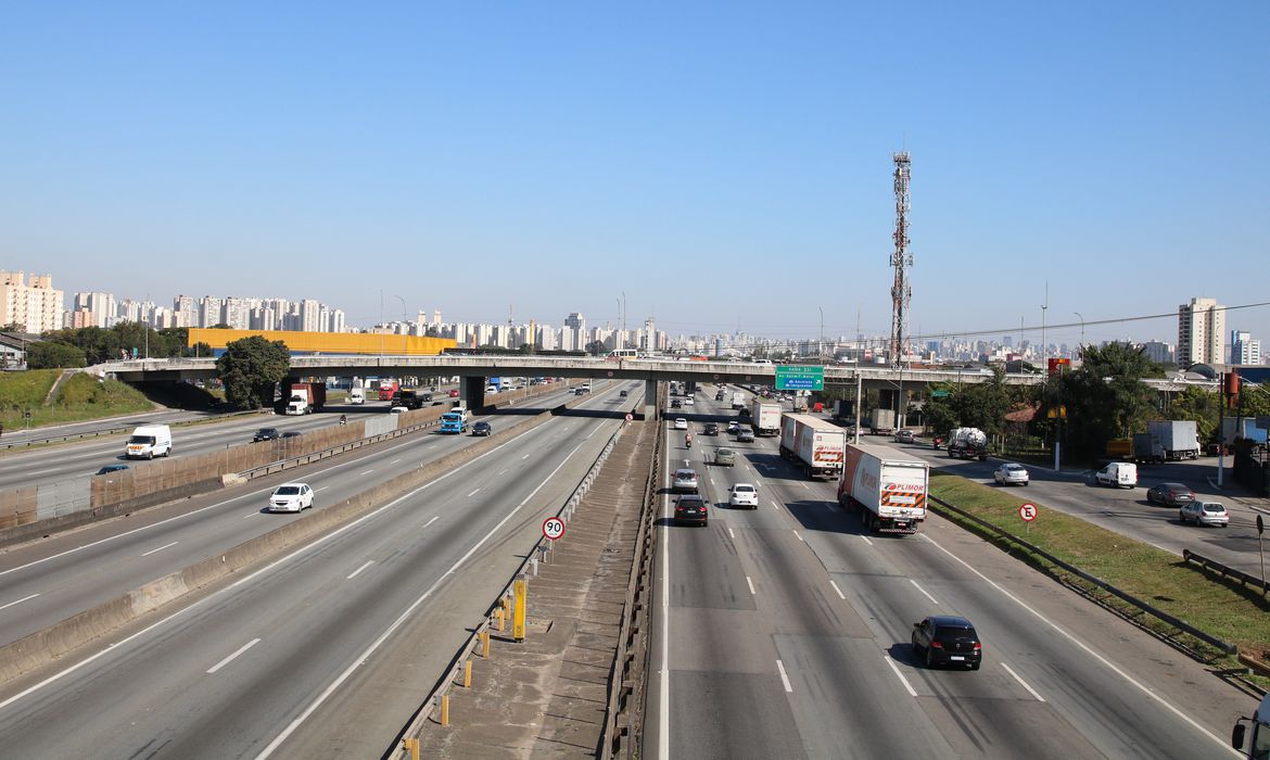 Você está visualizando atualmente PAC prevê mais de 300 obras em rodovias e ferrovias