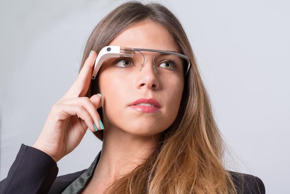 Você está visualizando atualmente Conheça os óculos inteligentes que legendam conversas para surdos