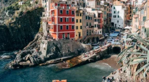 Leia mais sobre o artigo Trilha “mais romântica do mundo”, Via dell’Amore é reaberta na Itália