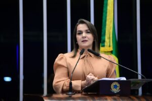 Leia mais sobre o artigo Adriane Lopes representa Prefeitas do Brasil em debate sobre Reforma Tributária