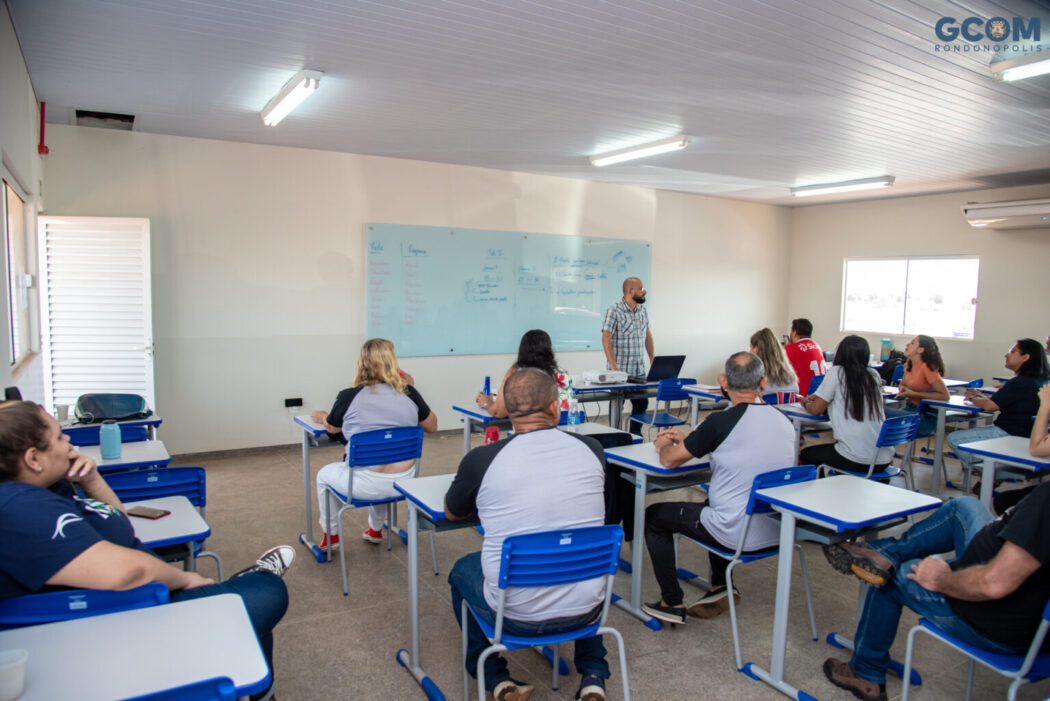 Você está visualizando atualmente Estudantes já têm aulas no prédio construído pela Prefeitura para sediar a Unemat