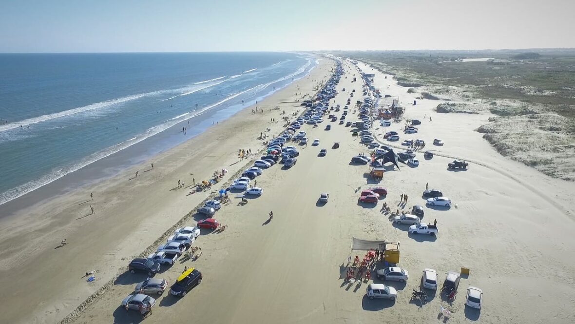 Você está visualizando atualmente PRAIA DO CASSINO: Conheça a praia brasileira que é a mais extensa do mundo