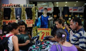 Leia mais sobre o artigo Vendas no comércio varejista crescem 0,7% em julho, diz IBGE