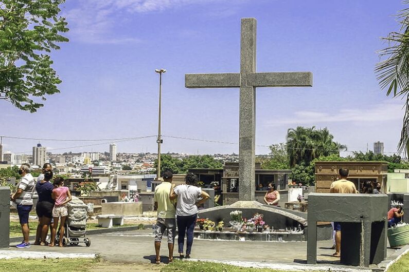 Você está visualizando atualmente FINADOS: Já começa movimentação nos cemitérios de Rondonópolis