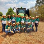 Mulheres de Novo São Joaquim aprendem a operar tratores agrícolas