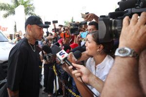 Leia mais sobre o artigo Neymar e Marquinhos chegam a Cuiabá e completam seleção