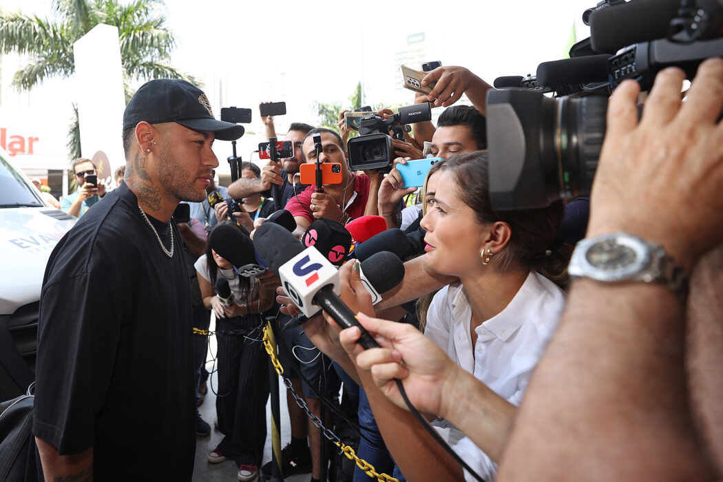 Você está visualizando atualmente Neymar e Marquinhos chegam a Cuiabá e completam seleção