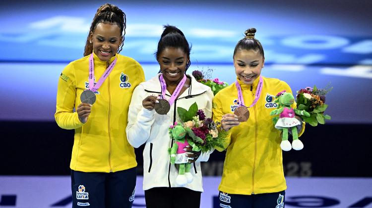 Você está visualizando atualmente Rebeca é prata, e Flávia vai ao pódio pela 1ª vez com bronze no solo