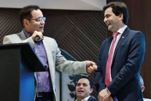 Leia mais sobre o artigo Reunião com Botelho sobre eleição de 2024 sinaliza mudança de postura de Garcia