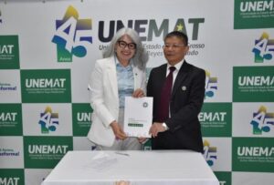Leia mais sobre o artigo Unemat e universidade chinesa firmam acordo para intercâmbio de professores e estudantes