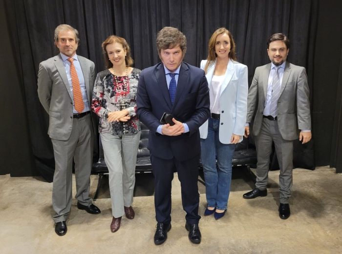 Você está visualizando atualmente ARGENTINA: Diplomatas brasileiros se reúnem com campanha de Milei