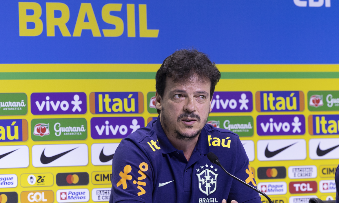 Você está visualizando atualmente Fernando Diniz convoca seleção para jogos das Eliminatórias