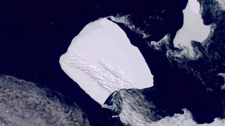 Você está visualizando atualmente Maior iceberg do mundo se move pela 1ª vez em 30 anos