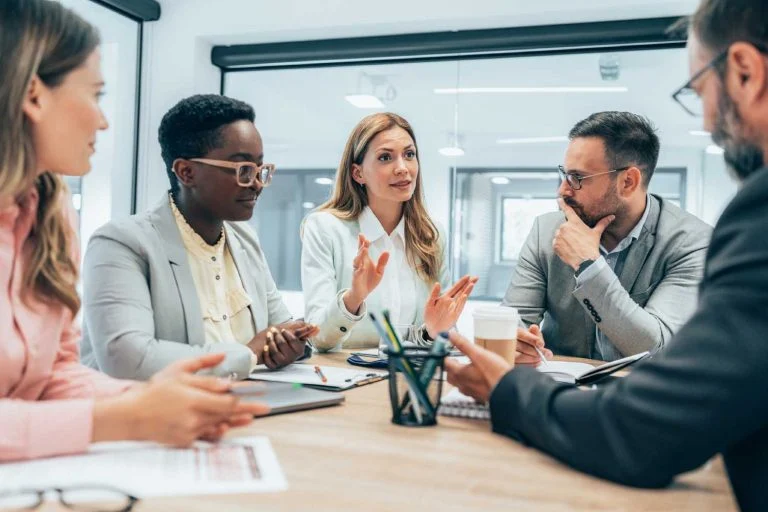 Você está visualizando atualmente Maneiras de pensar como um líder no trabalho