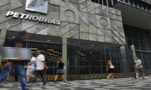 Leia mais sobre o artigo Petrobras refina 100% de óleo de soja pela primeira vez