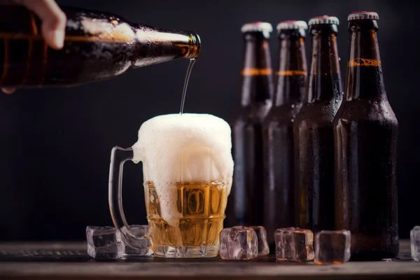 Você está visualizando atualmente DE DINHEIRO A HIDRATANTE: Confira 10 curiosidades sobre a cerveja