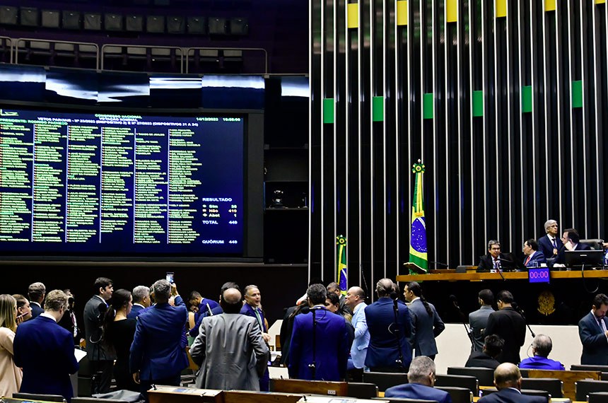 Você está visualizando atualmente Congresso derruba veto à desoneração da folha para 17 setores da economia