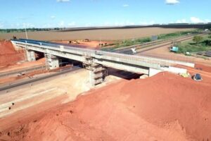 Leia mais sobre o artigo Obras da 1º ferrovia estadual estão em andamento com a construção de cinco viadutos