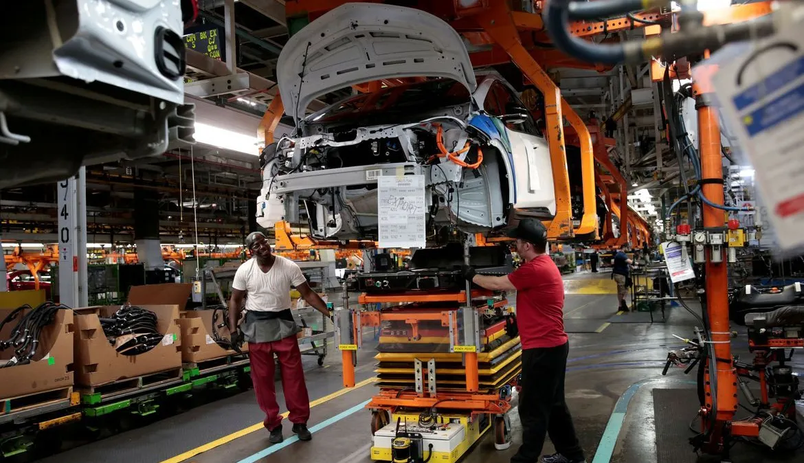 No momento, você está visualizando Produção industrial no Brasil sobe 0,1% em outubro, diz IBGE