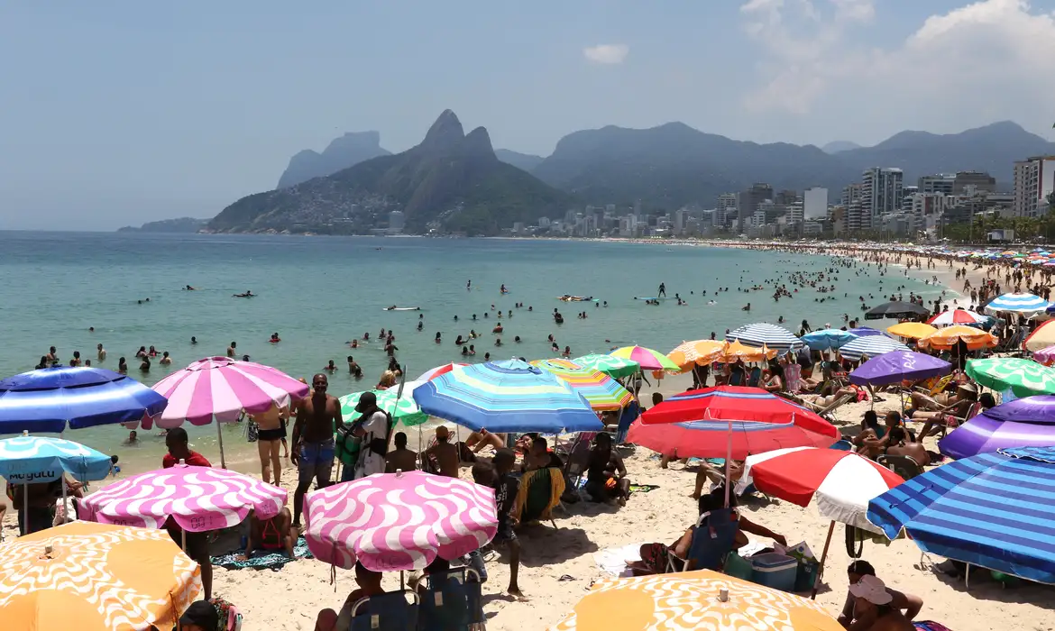 Você está visualizando atualmente Verão começa com previsão de calor acima da média histórica