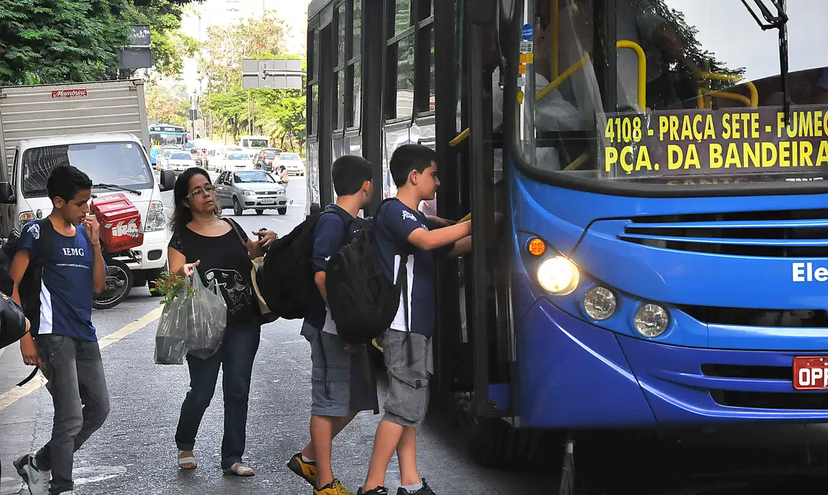 No momento, você está visualizando Volume de serviços recua 0,6% em outubro, revela IBGE