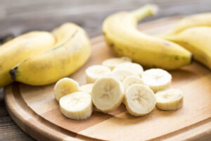 Leia mais sobre o artigo Banana pode ajudar a reduzir colesterol e prevenir câncer; saiba como