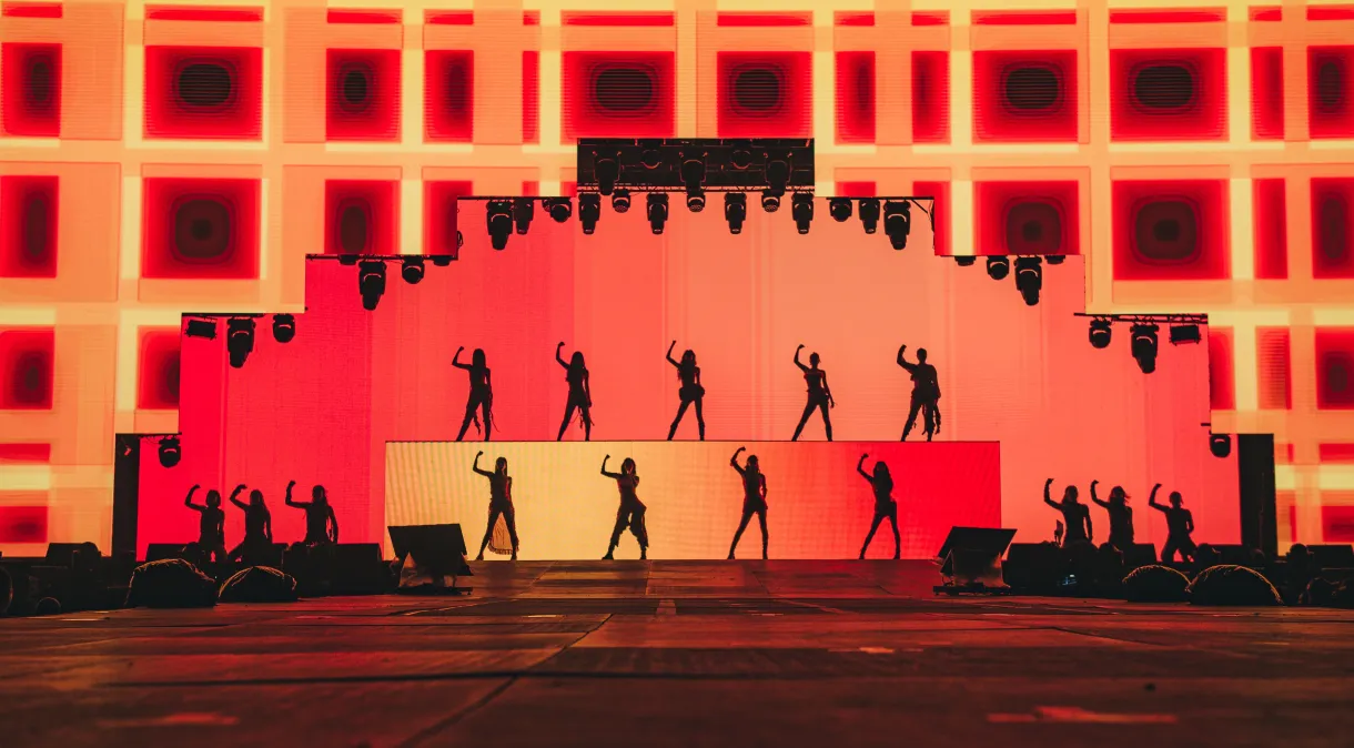 Você está visualizando atualmente Grupo de k-pop TWICE emociona fãs brasileiros em primeiro show no Brasil