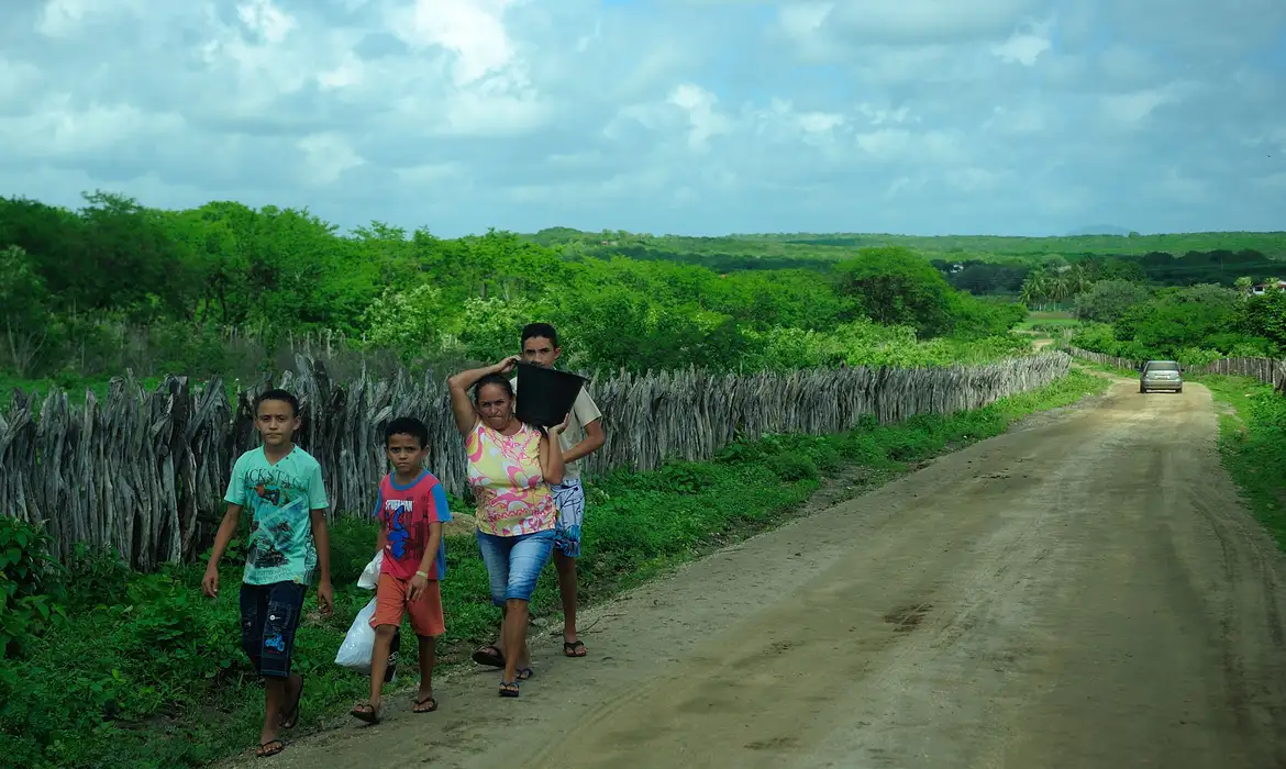 Você está visualizando atualmente Acompanhamento de famílias para fomento rural é regulamentado