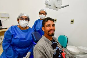 Leia mais sobre o artigo CEO Tijucal realiza mutirão para entregar 104 próteses dentárias para pacientes