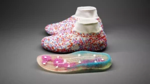 Leia mais sobre o artigo Este sapato impresso em 3D pode se moldar ao seu pé