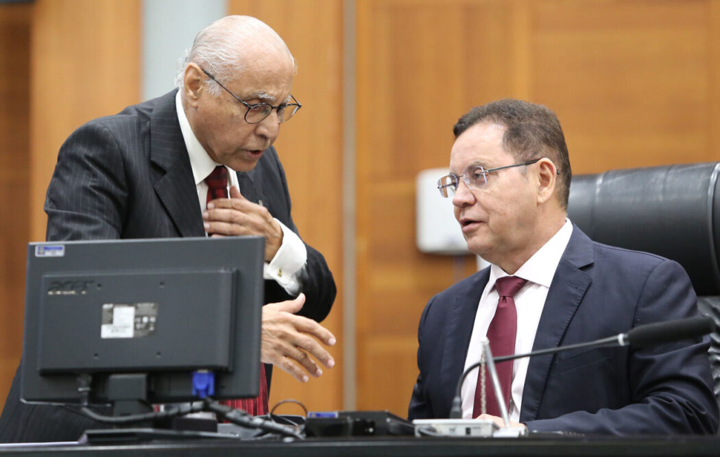 No momento, você está visualizando Júlio e maioria dos deputados trabalham para viabilizar Botelho à prefeitura de Cuiabá pelo União