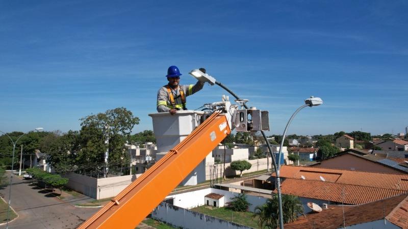 Você está visualizando atualmente Várzea Grande vai instalar 45 mil lâmpadas em LED até o final do ano