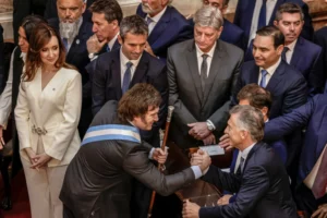 Leia mais sobre o artigo Milei e Macri negociam bloco no Congresso para pavimentar reformas
