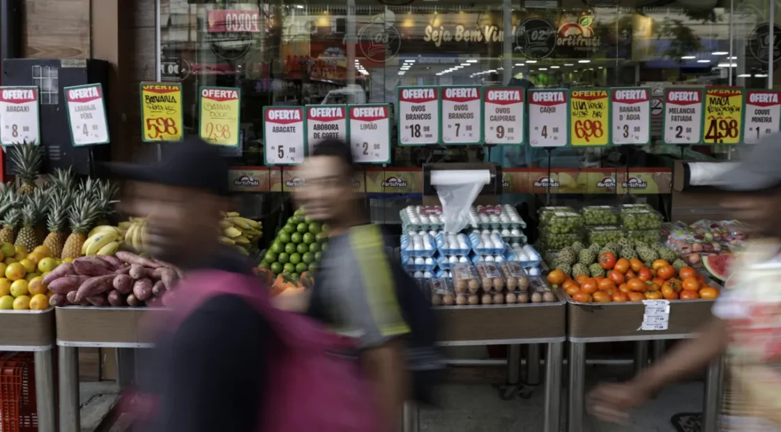 Você está visualizando atualmente Governo discute “arcabouço de medidas” para tentar baixar preço de alimentos