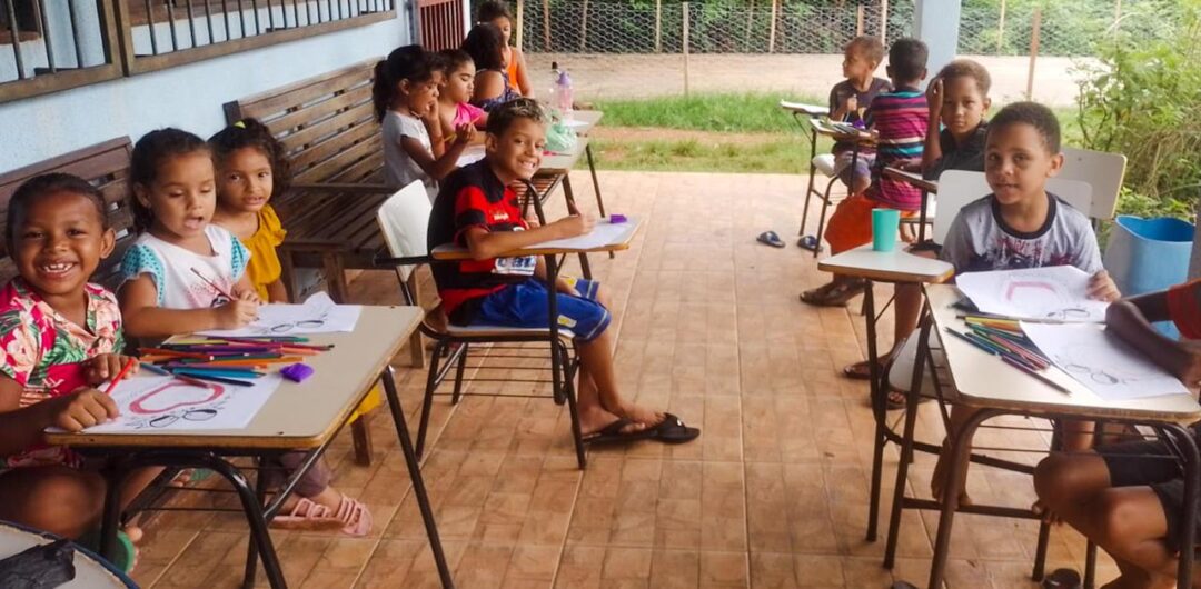 No momento, você está visualizando Crianças e adolescentes criam painéis decorativos para comemorar o Dia Internacional da Mulher