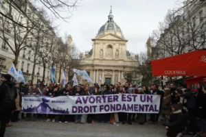 Leia mais sobre o artigo França é o primeiro país do mundo a incluir o aborto na Constituição