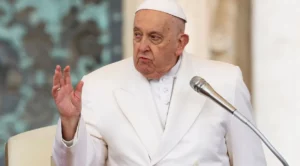 Leia mais sobre o artigo Papa Francisco diz que opção de renunciar é apenas “uma hipótese distante”