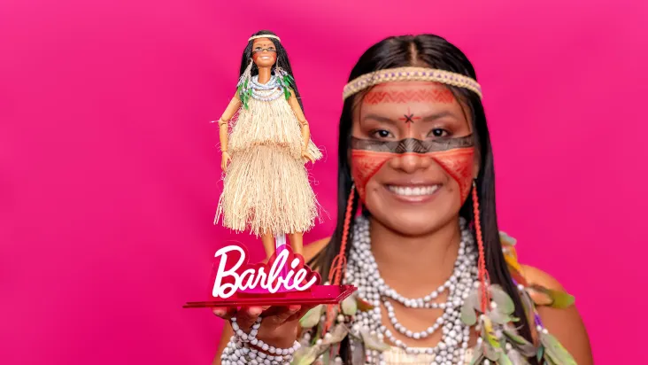 Você está visualizando atualmente Primeira indígena brasileira é homenageada com boneca Barbie
