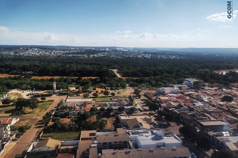 Você está visualizando atualmente Cerca de 300 famílias do bairro Jardim das Flores recebem escrituras