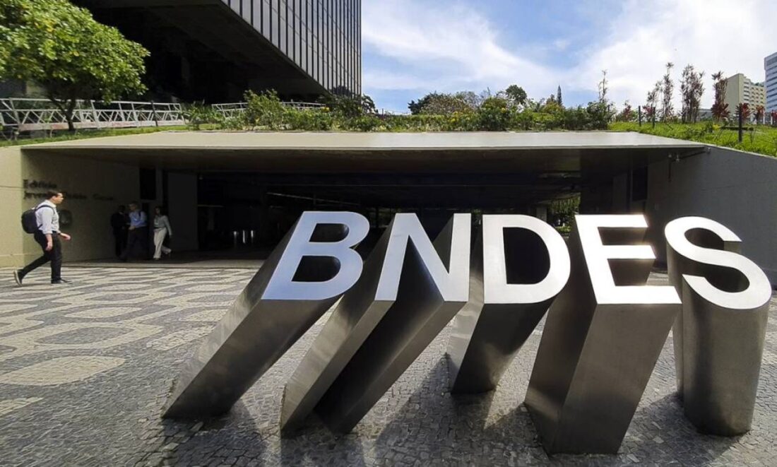 No momento, você está visualizando BNDES terá concurso com 150 vagas e salários iniciais de R$ 20,9 mil