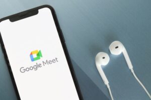 Leia mais sobre o artigo Google Meet agora permite alternar chamada do desktop para o celular