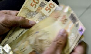 Leia mais sobre o artigo PIB brasileiro deve subir 2,3% em 2024, projetam instituições de crédito