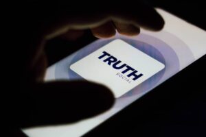 Leia mais sobre o artigo Truth Social de Donald Trump, lançará plataforma de streaming