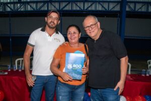 Leia mais sobre o artigo Cerca de 100 moradores do Rui Barbosa recebem títulos de propriedade